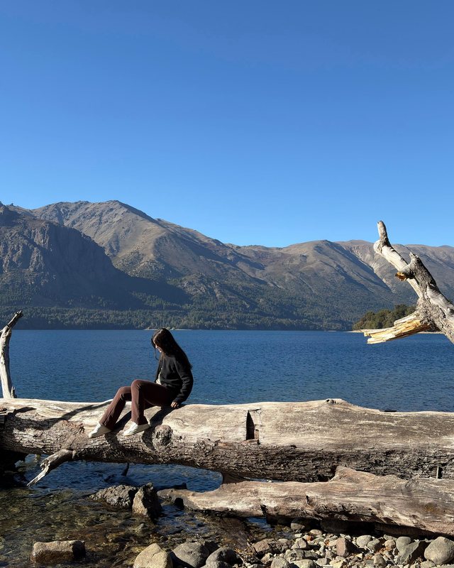 Lucía, de Nutrite BA, junto al lago en Bariloche